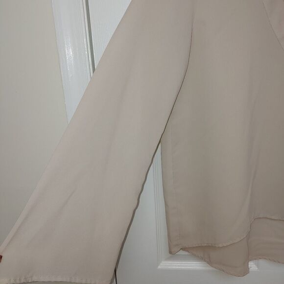 Japna Womens Size Medium Beige Hi-Lo Chiffon Blouse - Picture 2 of 5